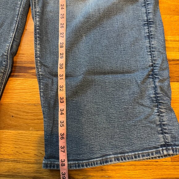 AE Curvy Super High-Waisted Baggy Straight Jeans – Medium Wash – Size 18 Short - Picture 7 of 8